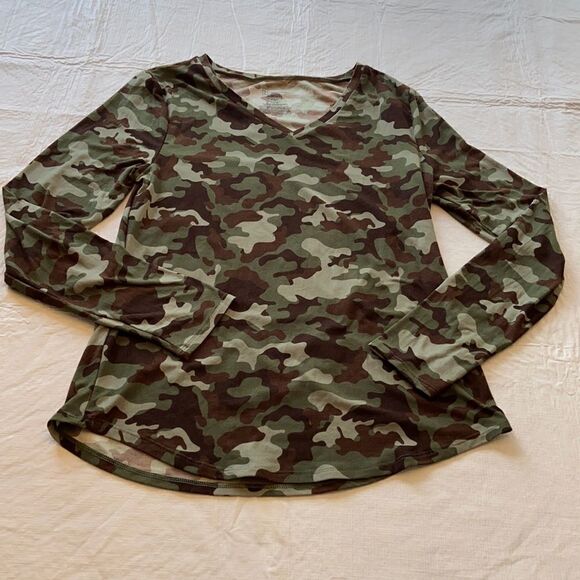 No Boundaries Tops - Green Camo V-Neck Long Sleeve